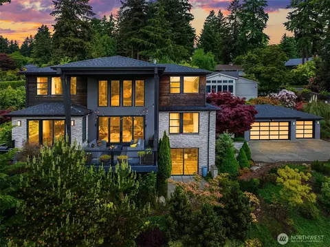 8326 84th Ave SE, Mercer Island, WA 98040