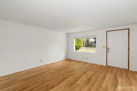 2020 E 15th St, Bremerton, WA 98310 photo 4