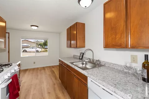 2020 E 15th St, Bremerton, WA 98310 photo 10