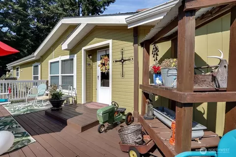 3209 214th Ave E, Lake Tapps, WA 98391