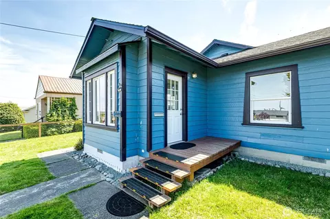 1114 1114 12 W 8th St, Port Angeles, WA 98363