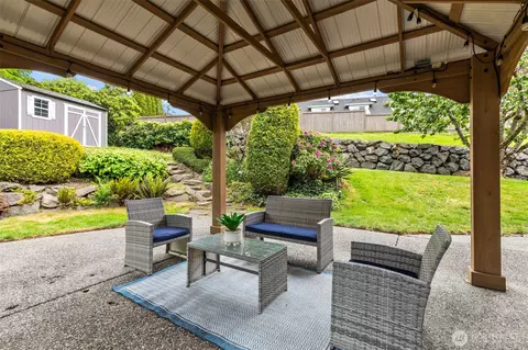 Exterior - 2423 Viewcrest Ave, Everett, WA 98203 photo 1 of 3