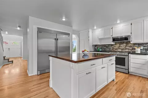 Kitchen - 2423 Viewcrest Ave, Everett, WA 98203 photo 2 of 6