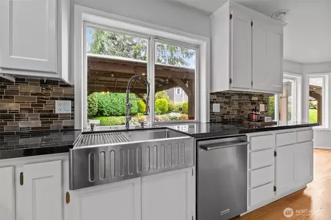 Kitchen - 2423 Viewcrest Ave, Everett, WA 98203 photo 5 of 6