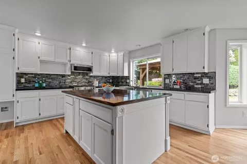 Kitchen - 2423 Viewcrest Ave, Everett, WA 98203 photo 1 of 6
