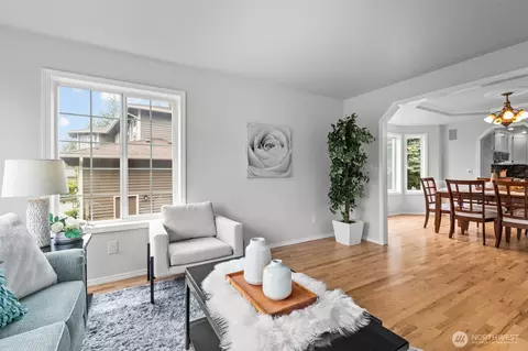 Living - 2423 Viewcrest Ave, Everett, WA 98203 photo 4 of 6