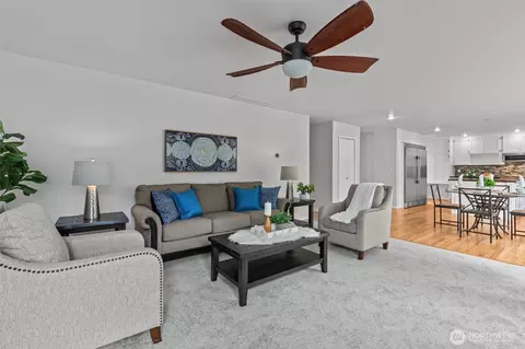Living - 2423 Viewcrest Ave, Everett, WA 98203 photo 1 of 6