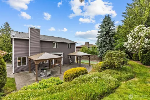 Exterior - 2423 Viewcrest Ave, Everett, WA 98203 photo 2 of 3