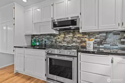 Kitchen - 2423 Viewcrest Ave, Everett, WA 98203 photo 4 of 6