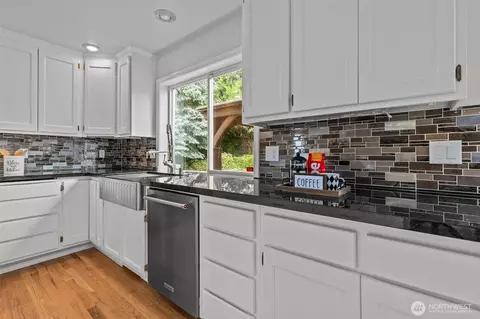 Kitchen - 2423 Viewcrest Ave, Everett, WA 98203 photo 3 of 6