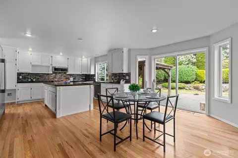 Dining - 2423 Viewcrest Ave, Everett, WA 98203 photo 2 of 3