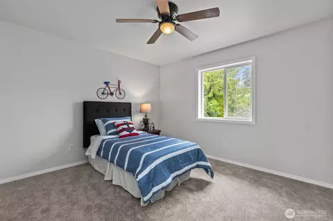Bedroom - 2423 Viewcrest Ave, Everett, WA 98203 photo 4 of 8