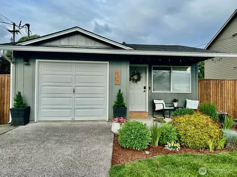 412 N 1st Ave, Ridgefield, WA 98642