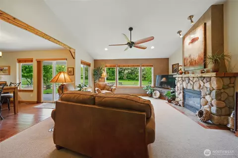 Living - 52 Buttonquail Ln, Walla Walla, WA 99362 photo 1 of 1
