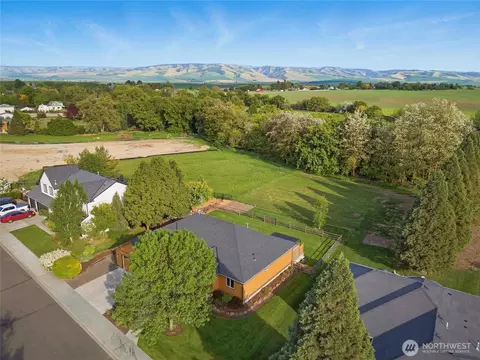 View/Area - 52 Buttonquail Ln, Walla Walla, WA 99362 photo 3 of 6
