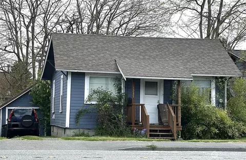 1205 E Maple St, Bellingham, WA 98225