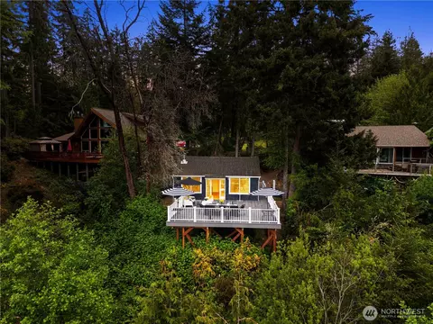 1280 E Island View Rd, Grapeview, WA 98546