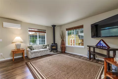 Living - 320 E Lakeview Dr, Grapeview, WA 98546 photo 2 of 2
