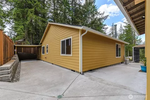 Exterior - 320 E Lakeview Dr, Grapeview, WA 98546 photo 7 of 8