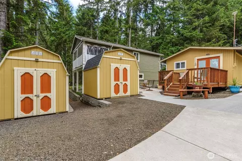 Exterior - 320 E Lakeview Dr, Grapeview, WA 98546 photo 5 of 8