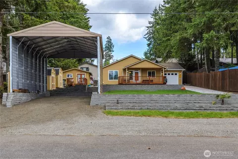 Exterior - 320 E Lakeview Dr, Grapeview, WA 98546 photo 2 of 8
