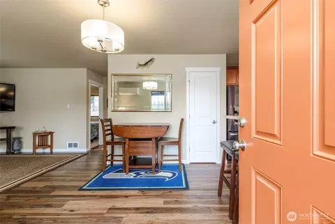 Entry Way - 320 E Lakeview Dr, Grapeview, WA 98546 photo 1 of 2