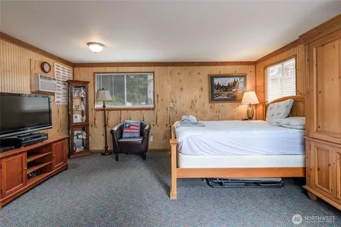 Bedroom - 320 E Lakeview Dr, Grapeview, WA 98546 photo 3 of 3