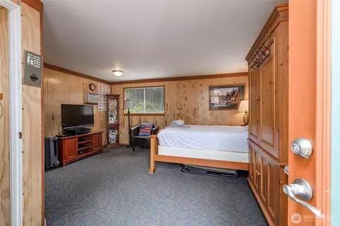 Bedroom - 320 E Lakeview Dr, Grapeview, WA 98546 photo 2 of 3