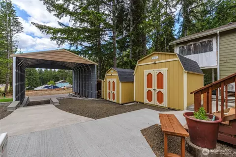 Exterior - 320 E Lakeview Dr, Grapeview, WA 98546 photo 6 of 8