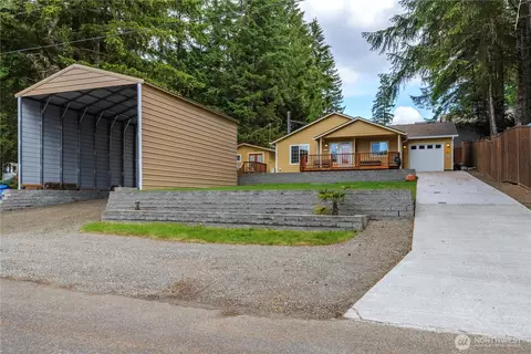 Exterior - 320 E Lakeview Dr, Grapeview, WA 98546 photo 3 of 8