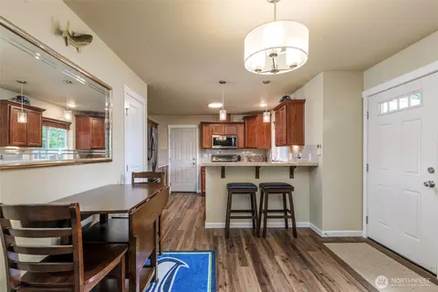 Entry Way - 320 E Lakeview Dr, Grapeview, WA 98546 photo 2 of 2
