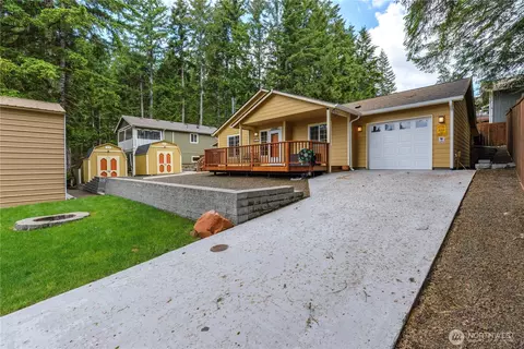 Exterior - 320 E Lakeview Dr, Grapeview, WA 98546 photo 4 of 8