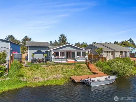 157 Canal Dr NE, Ocean Shores, WA 98569