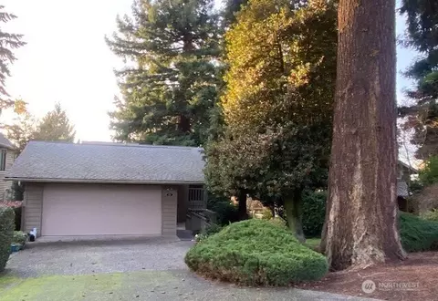 719 95th Ave NE, Bellevue, WA 98004