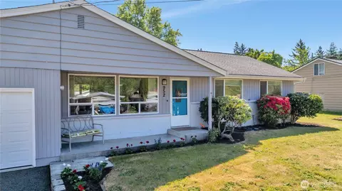 952 165th Ave SE, Bellevue, WA 98008