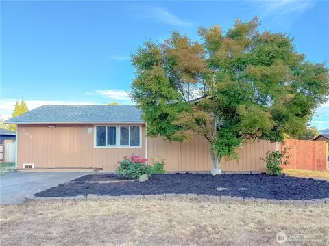 Exterior - 301 Seattle St E, Rainier, WA 98576 photo 2 of 5