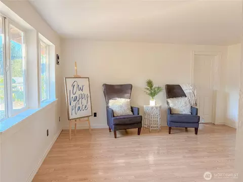 Living - 301 Seattle St E, Rainier, WA 98576 photo 1 of 2