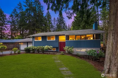 12221 NE 61st St, Kirkland, WA 98033