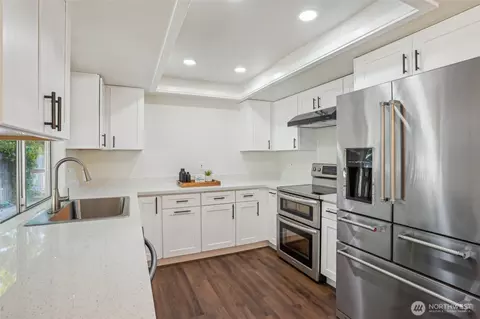 Kitchen - 17325 13th Ave E, Spanaway, WA 98387 photo 2 of 4