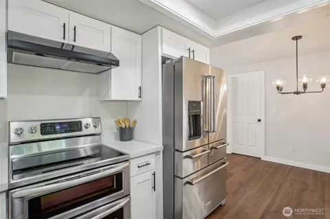 Kitchen - 17325 13th Ave E, Spanaway, WA 98387 photo 3 of 4