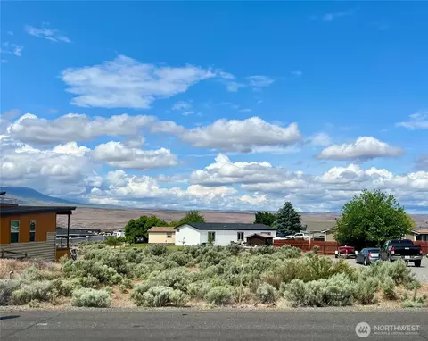 227 Sunshine Cir SW, Mattawa, WA 99349