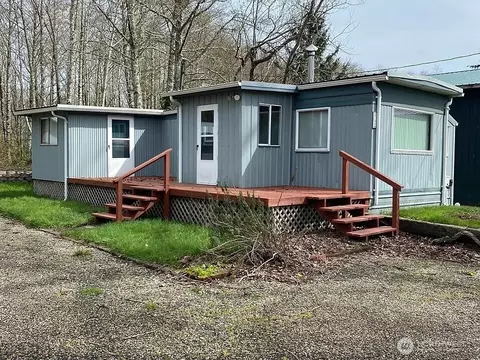 862 St Route 101, Chinook, WA 98614