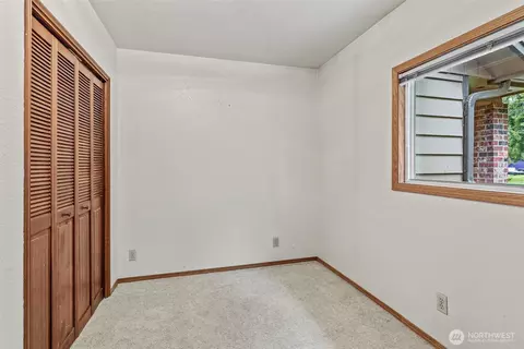 Bedroom - 58 Pacific Pl, Longview, WA 98632 photo 1 of 8