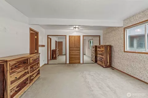 Bedroom - 58 Pacific Pl, Longview, WA 98632 photo 5 of 8