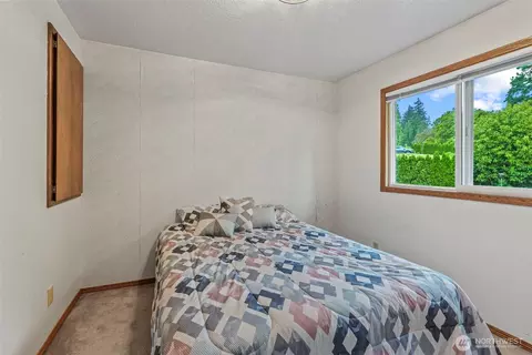 Bedroom - 58 Pacific Pl, Longview, WA 98632 photo 8 of 8