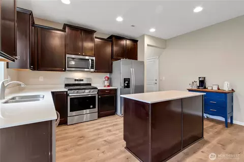 Kitchen - 1003 Petersen Dr E, Enumclaw, WA 98022 photo 2 of 4