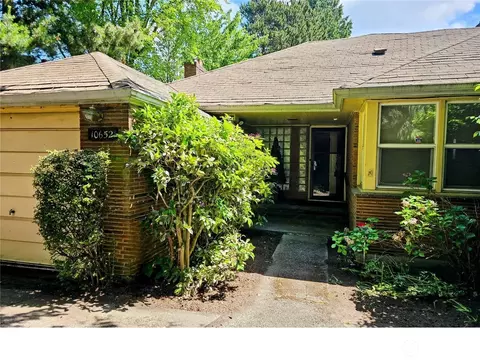 10652 Des Moines Memorial Dr S, Seattle, WA 98168