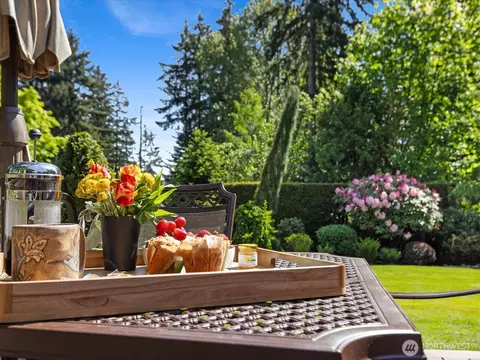 Exterior - 22427 Meridian Ave S, Bothell, WA 98021 photo 7 of 15