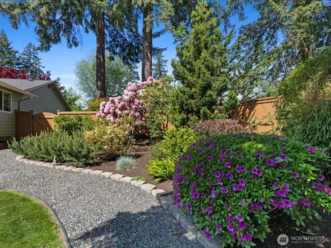 Exterior - 22427 Meridian Ave S, Bothell, WA 98021 photo 13 of 15