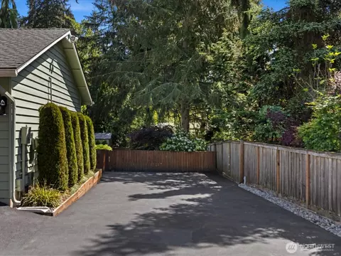 Exterior - 22427 Meridian Ave S, Bothell, WA 98021 photo 2 of 15
